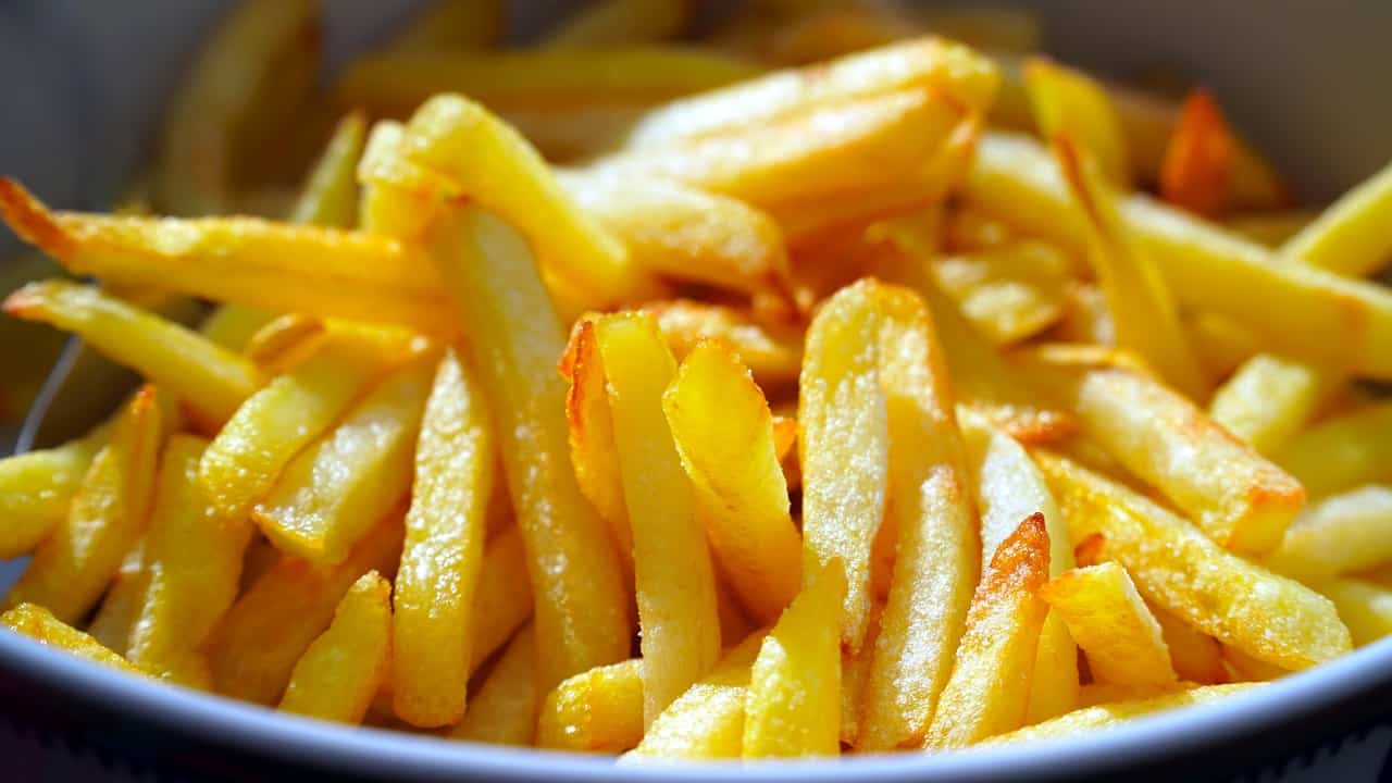האם טיגון צ'יפס בסיר ללא שמן נותן את אותה הקריספיות?